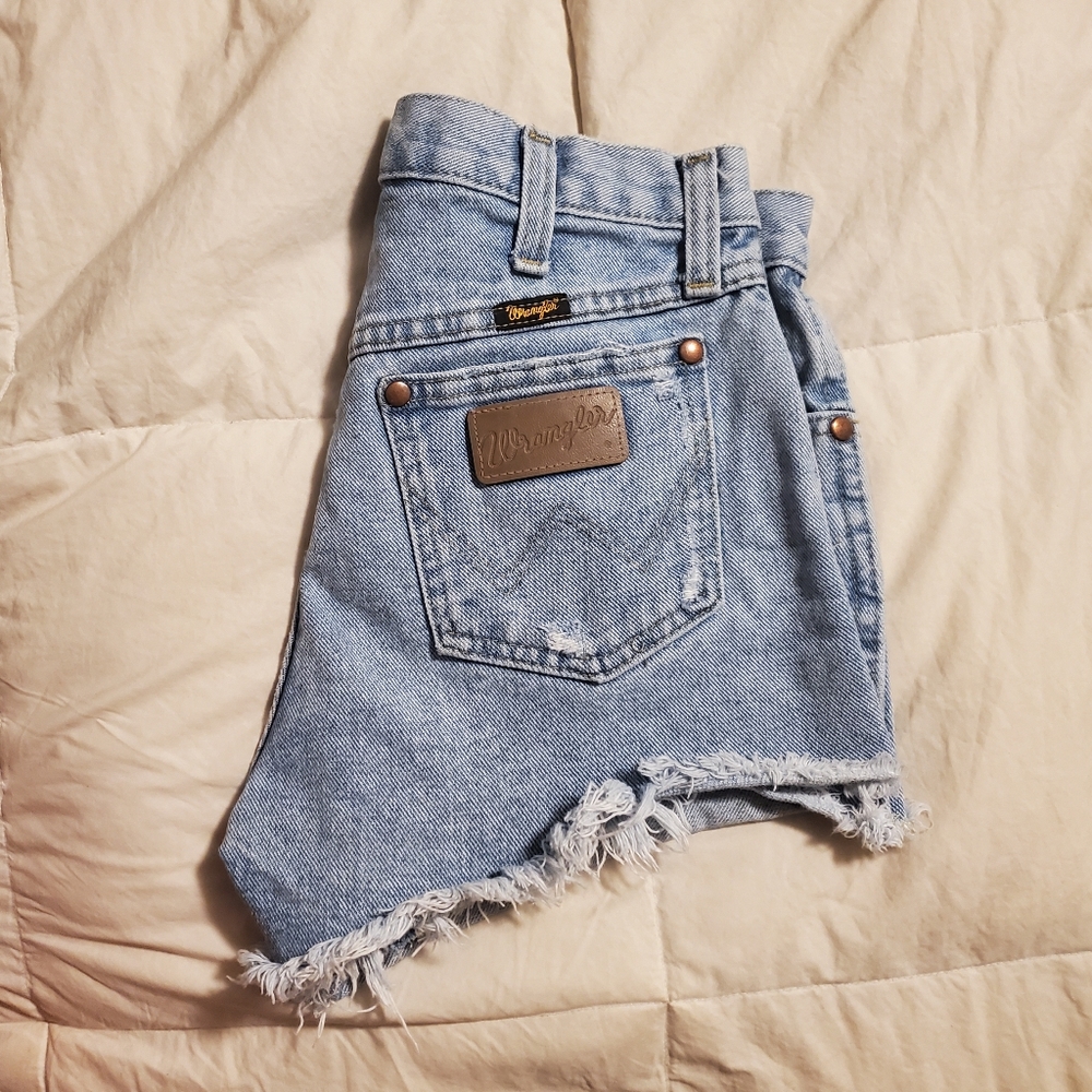 Wrangler Reworked Cutoff Shorts